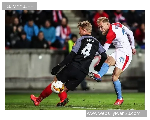 亚特兰大对阵海法首发阵容揭晓双方球员状态分析与战术布局探讨 亚特兰大对阵海法首发阵容揭晓双方球员状态分析与战术布局探讨