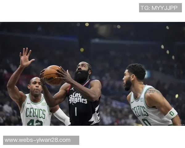 凯尔特人对决快船激战正酣NBA赛季精彩瞬间回顾与分析 凯尔特人对决快船激战正酣NBA赛季精彩瞬间回顾与分析